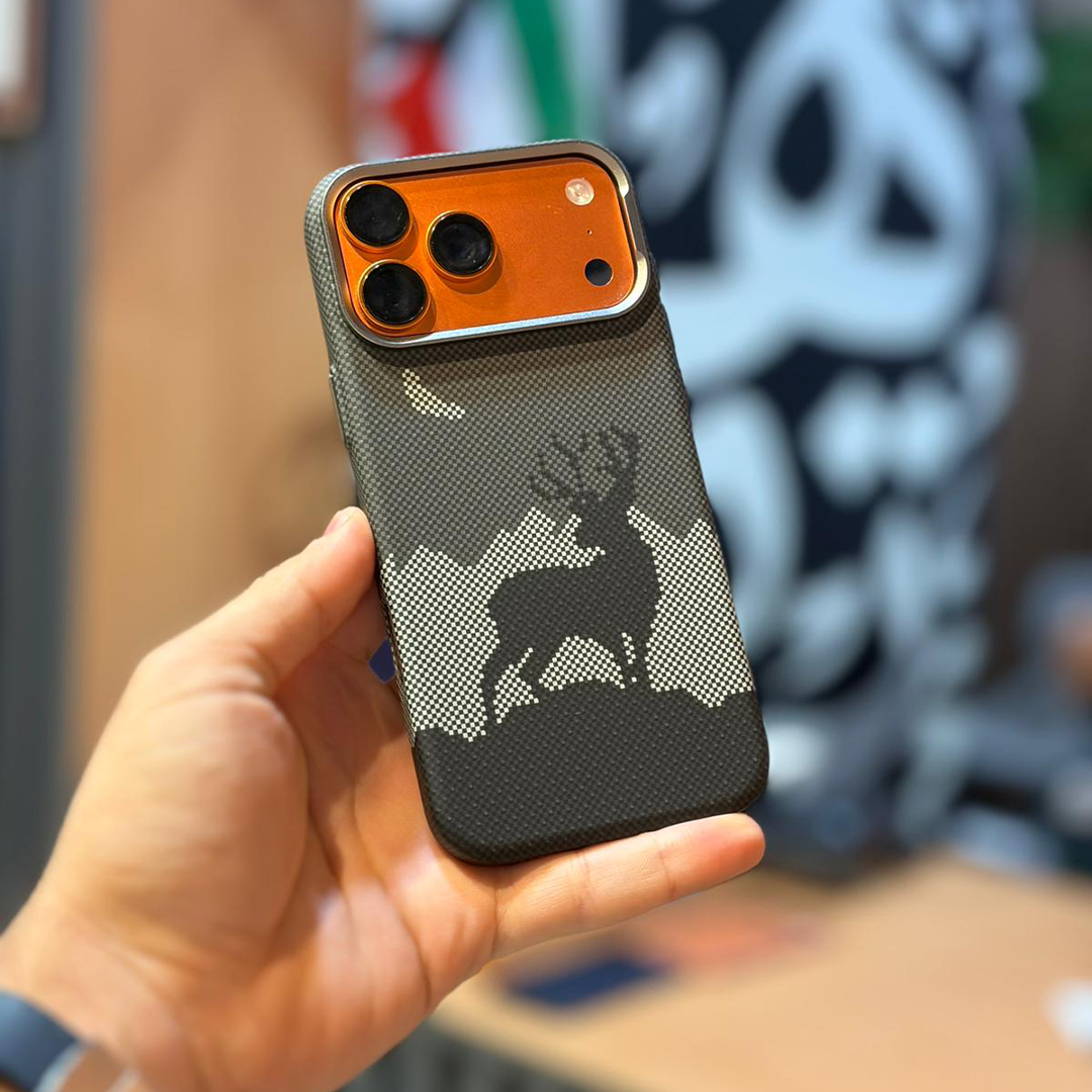 كڤر حماية MagCarbon Deer من LZEL لجهاز iPhone 17 Pro | غزال أسود