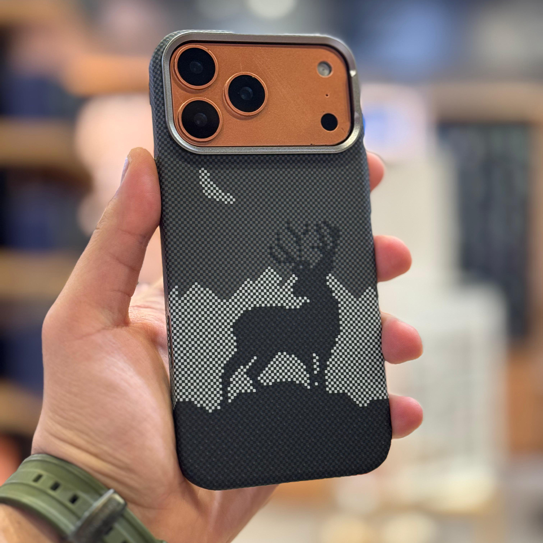 كڤر حماية MagCarbon Deer من LZEL لجهاز iPhone 17 Pro | غزال أسود