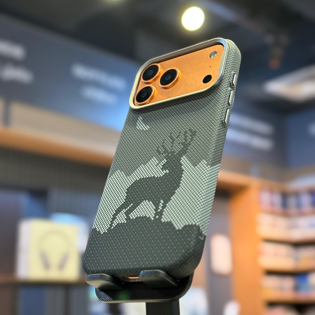 كڤر حماية MagCarbon Deer من LZEL لجهاز iPhone 17 Pro Max | غزال أسود