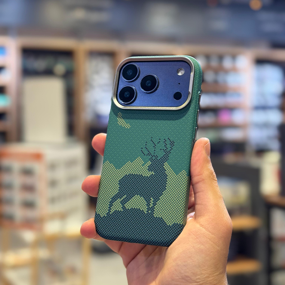 كڤر حماية MagCarbon Deer من LZEL لجهاز iPhone 17 Pro Max | غزال أخضر