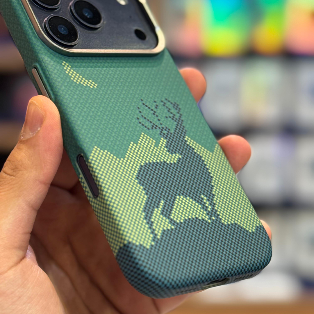 كڤر حماية MagCarbon Deer من LZEL لجهاز iPhone 17 Pro | غزال أخضر