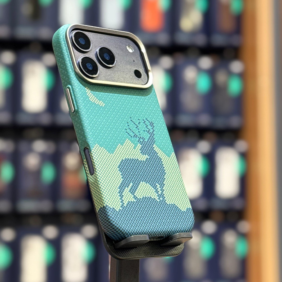 كڤر حماية MagCarbon Deer من LZEL لجهاز iPhone 17 Pro Max | غزال أخضر