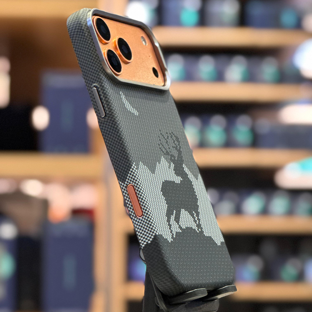 كڤر حماية MagCarbon Deer من LZEL لجهاز iPhone 17 Pro Max | غزال أسود