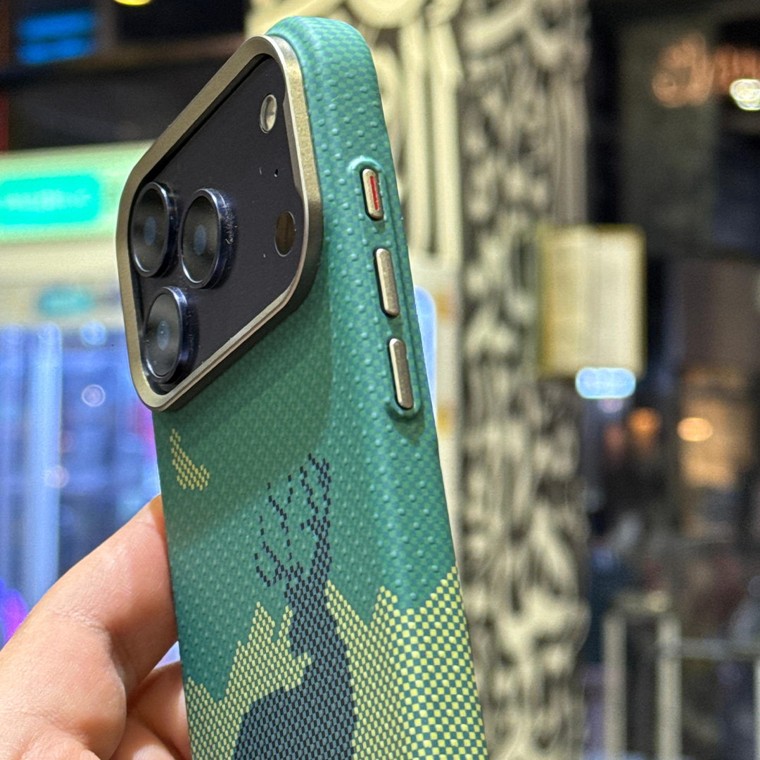 كڤر حماية MagCarbon Deer من LZEL لجهاز iPhone 17 Pro | غزال أخضر
