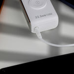 باور بانك LZEL Ampflow10 Mini – سعة 10000 مللي أمبير | شحن سريع 22.5 واط | كابلات مدمجة Type-C و Lightning | شحن لاسلكي