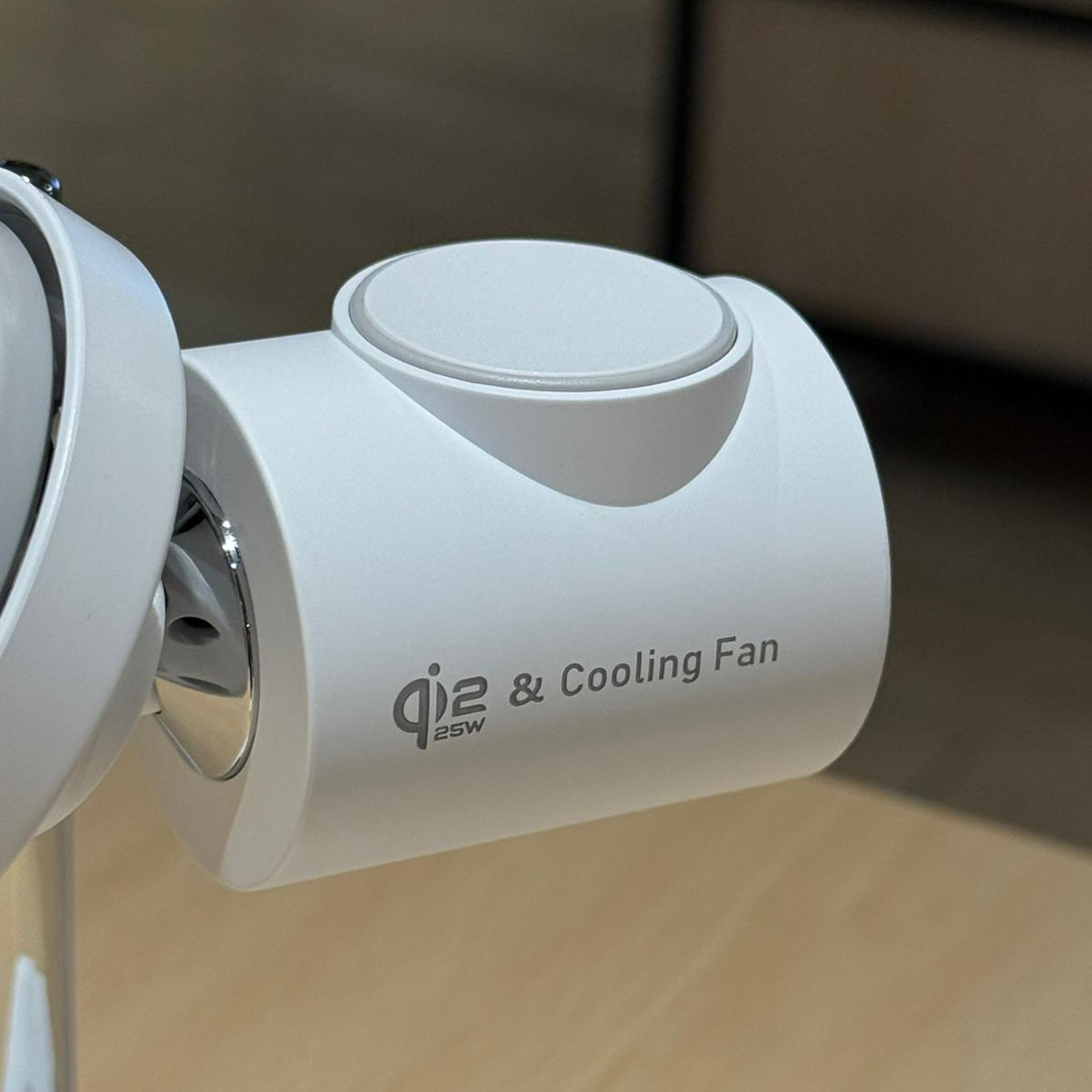 شاحن لاسلكي مكتبي من LZEL FlexDock Series 3-in-1 مغناطيسي | أبيض