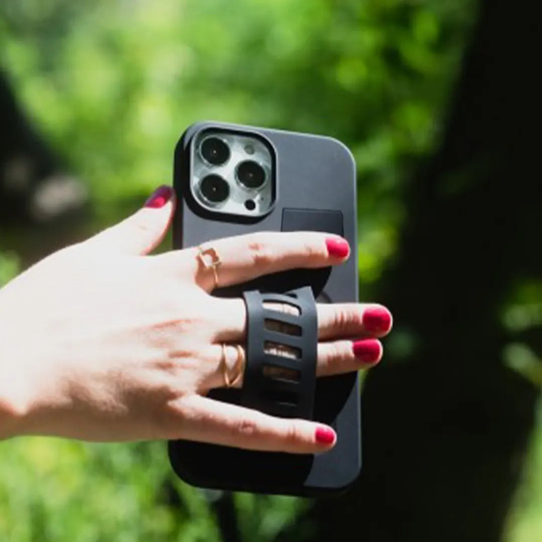 كڤر حماية Silicone لهاتف iPhone 13 Pro من Grip2u | فحمي