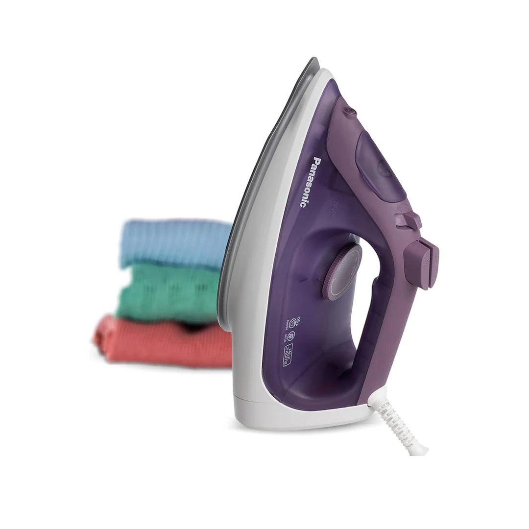 مكواة بخار باناسونيك بقوة 2400 واط بقاعدة سيراميك وسعة 300 مل