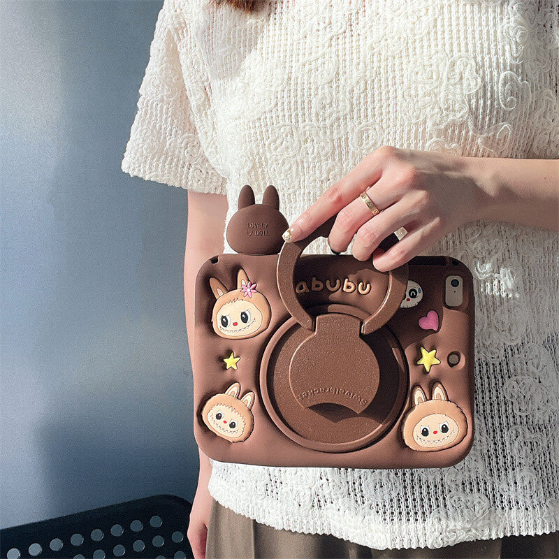 كڤر حماية Labubu لجهاز iPad 10th الجيل العاشر مصنوع من السيليكون المرن