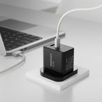 شاحن حائط من Momax Mini بقوة 35 واط – منفذين USB-C بتقنية GaN | أسود