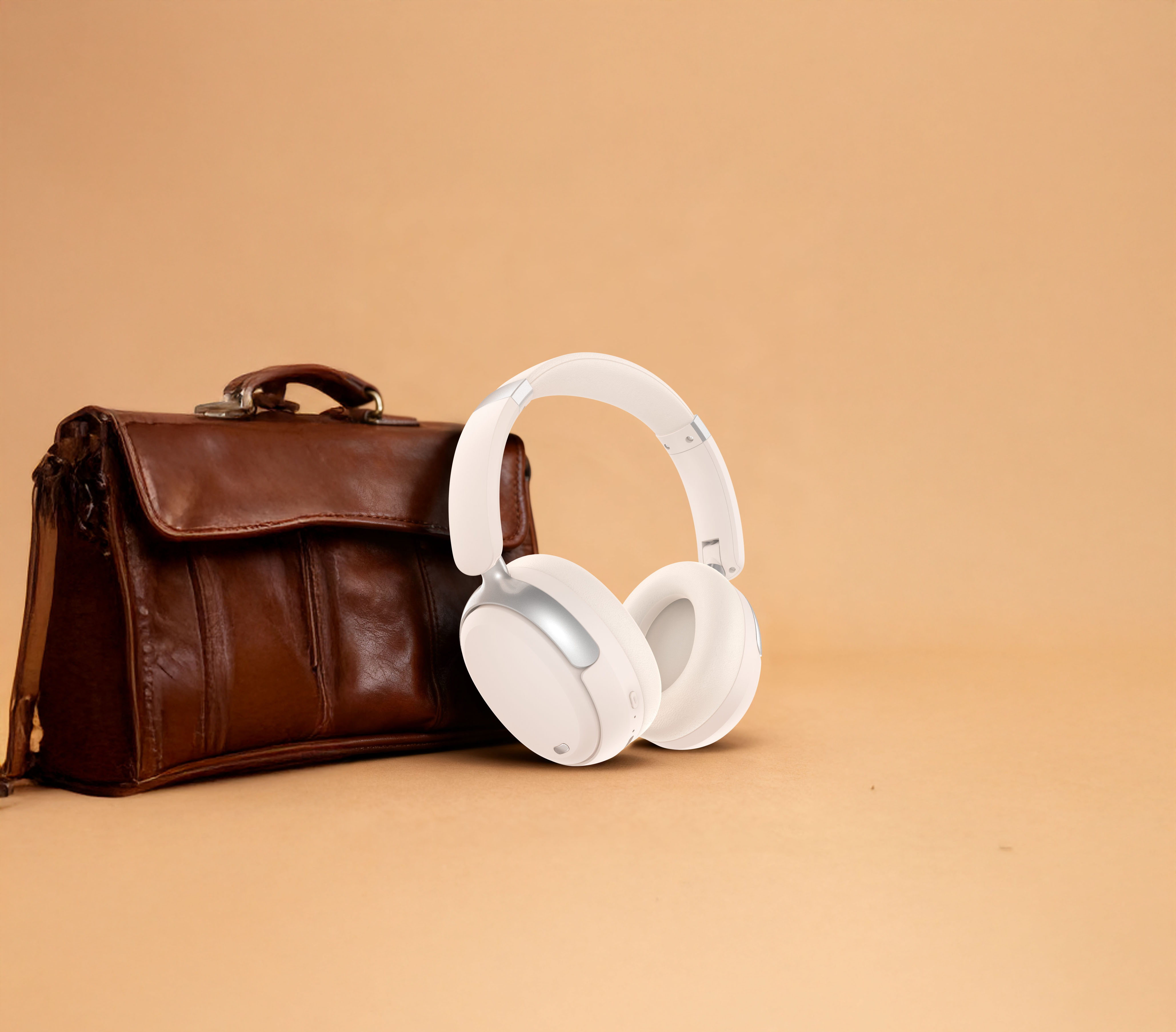 سماعات Sonique Pulse من ليزل لاسلكية ستيريو | أبيض